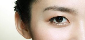 Mắt mí lót rất dễ được nhận diện qua 3 dấu hiệu