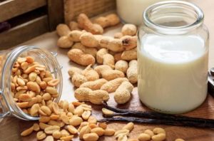 Tự làm sữa đậu phộng thơm ngon, bổ dưỡng