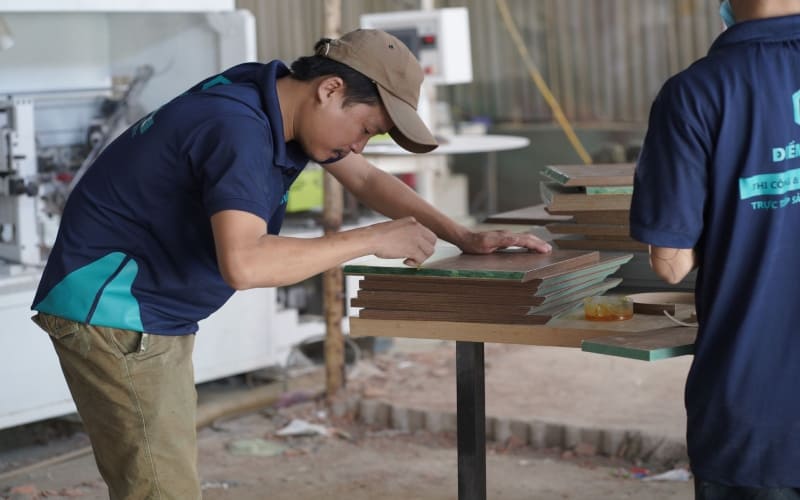Kinh nghiệm lựa chọn công ty thiết kế nội thất tại TP HCM 61 Tại xưởng chế tác đồ dùng nội thất, các món đồ được nâng niu, điêu khắc tỉ mỉ