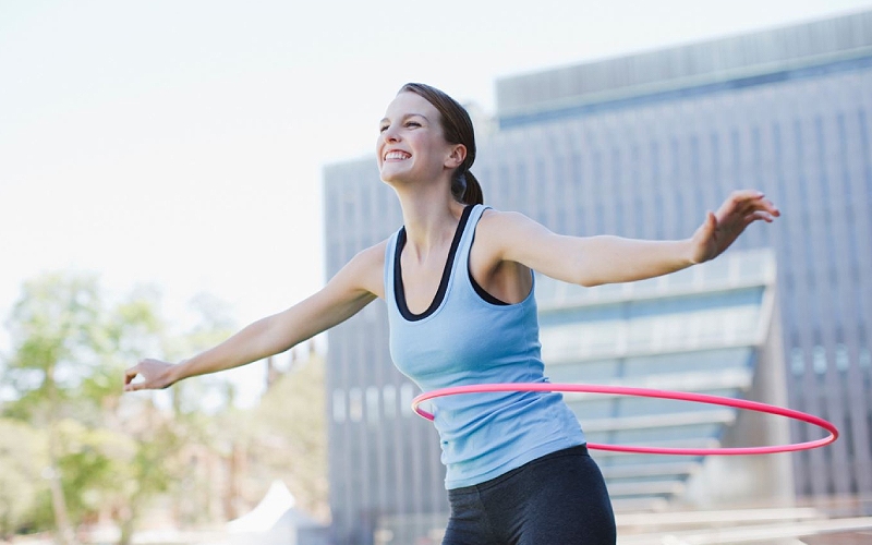 Nên tập lắc vòng vào thời điểm ban ngày