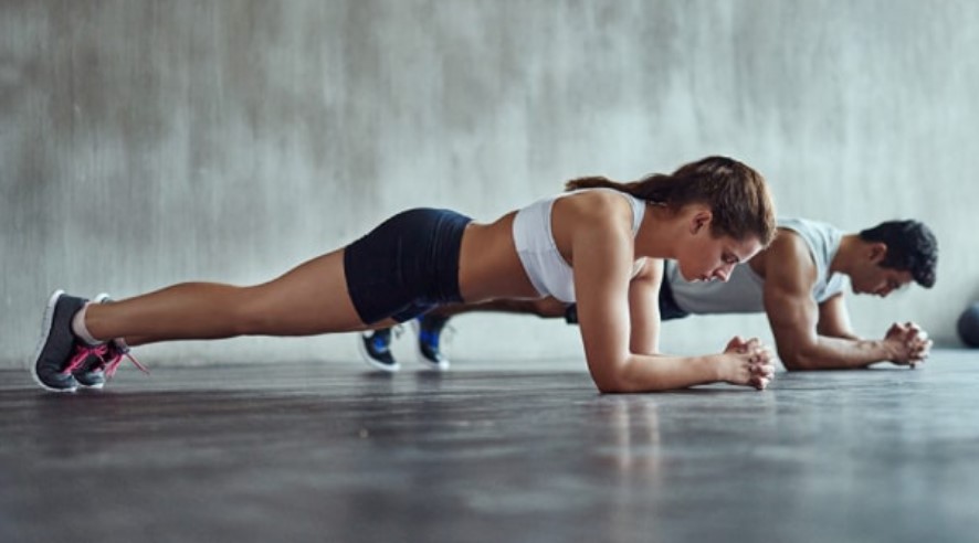 Bài tập gym giảm mỡ bụng plank thích hợp cho cả nam và nữ