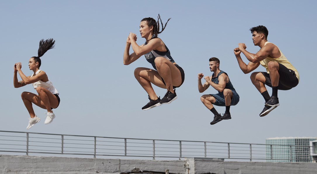 Bài tập Tuck jump squat trên cao