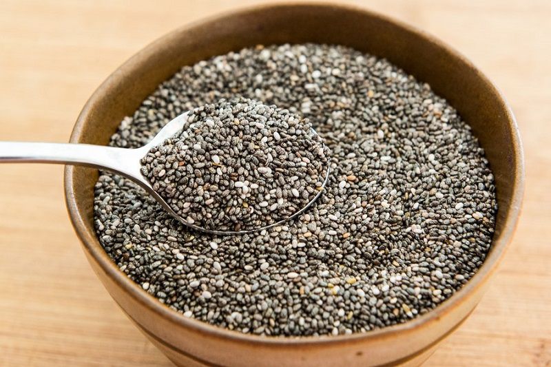 Hạt chia giàu chất xơ giúp tạo cảm giác no lâu và giảm thèm ăn