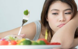 Nhịn ăn giảm cân không đúng cách có thể gây hại đối với sức khỏe