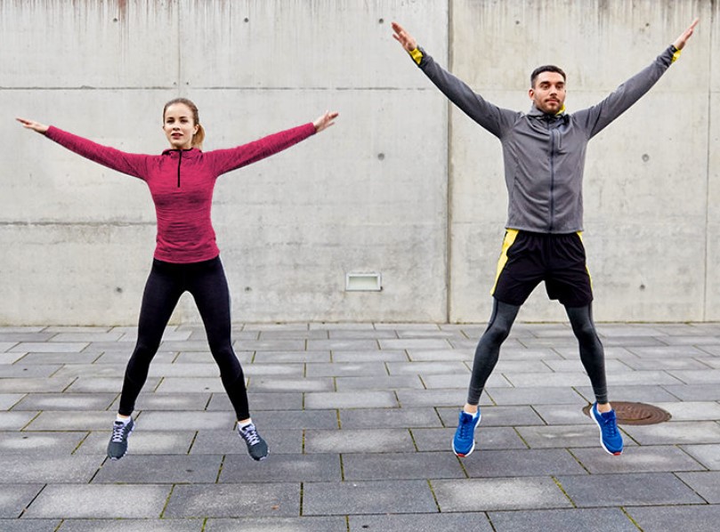 Giảm mỡ toàn thân với bài tập Jumping jacks