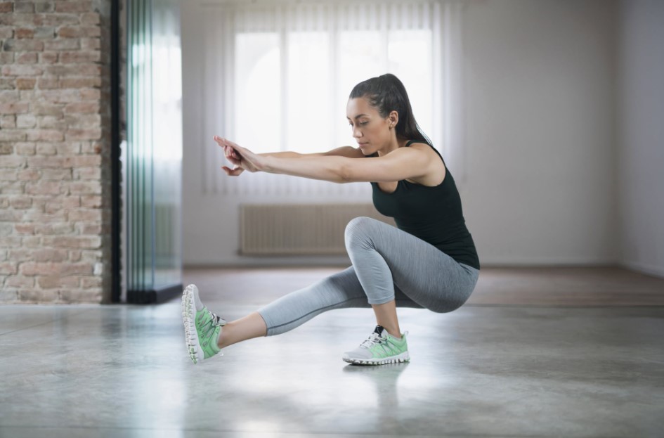 Tập pistol squat cho đôi chân thon gọn và săn chắc hơn