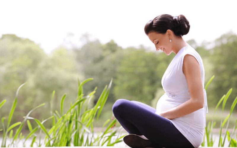 Tập squat giúp hỗ trợ chuyển dạ cho bà bầu