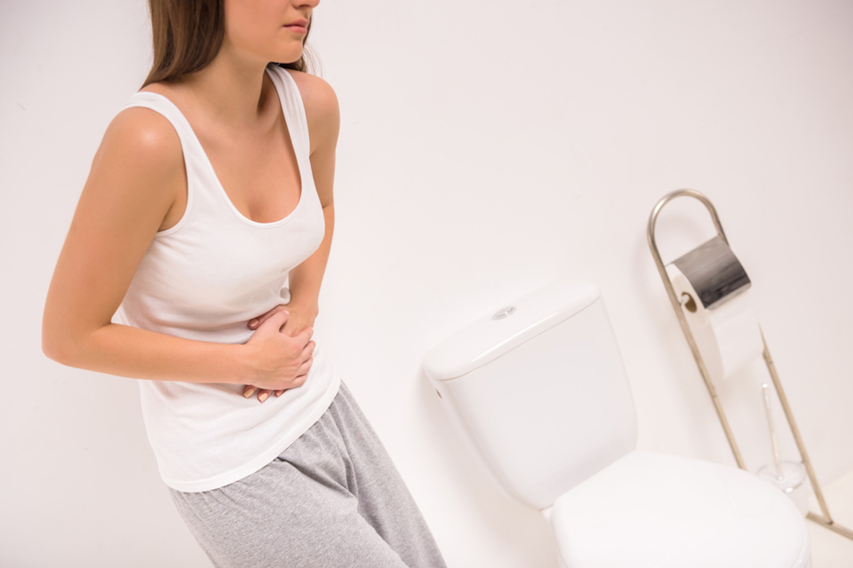 Uống trà và nước lá ổi liên tục có thể gây táo bón