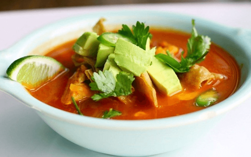 Giảm cân bằng súp gà nấu quả bơ