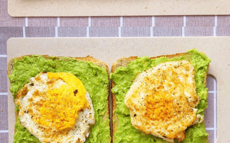 Ăn sáng nhanh gọn cùng sandwich bơ