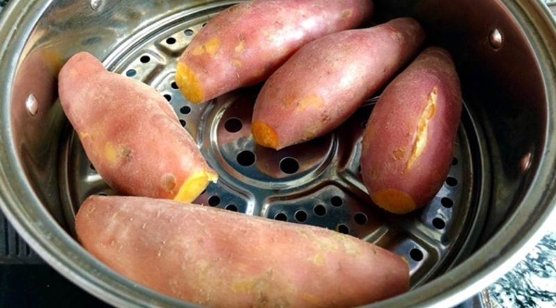 Hấp là cách ăn khoai lang tốt nhất để giữ lại được các chất dinh dưỡng trong khoai