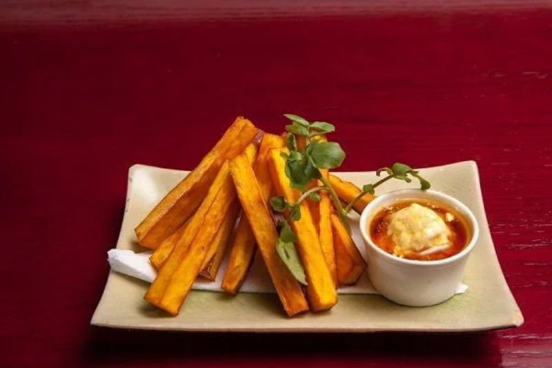 Không nên ăn khoai lang chiên vì sẽ gây nóng và làm mất các chất dinh dưỡng