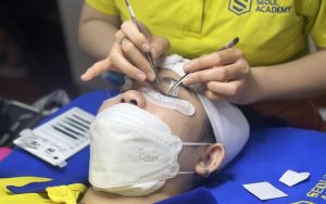 Học viên được thực hành trên mẫu thật