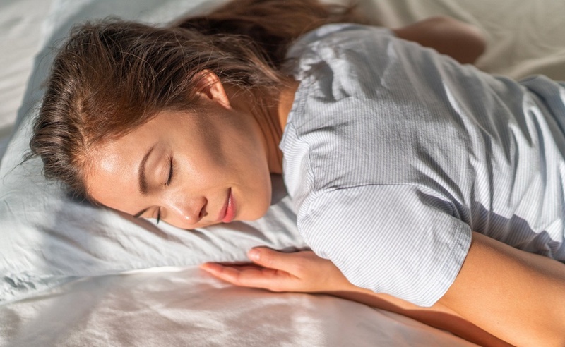 Nằm sấp đúng giúp giảm mỡ bụng hiệu quả