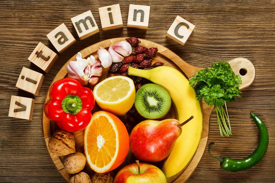 Bổ sung vitamin C là cách làm lông mi dài cho trẻ sơ sinh