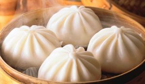 Bánh bao rất lành tính nhưng sau khi cắt mí xong ăn bánh bao có sao không?