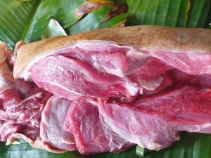 Thịt dê rất tanh, nồng và chứa nhiều protein nên sẽ không phù hợp để ăn sau khi cắt mí