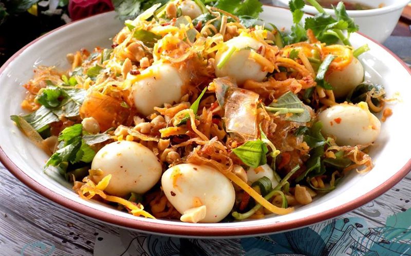 Cắt mí ăn bánh tráng trộn được không là vấn đề nhiều chị em quan tâm