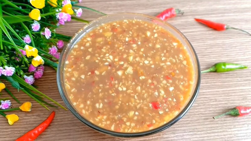 Cần kiêng ăn mắm nêm trong tối thiểu là 2 tuần sau khi cắt mí