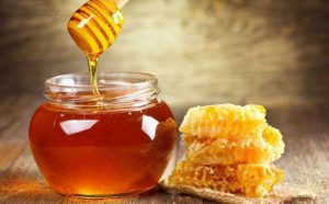Cắt mí xong có được uống mật ong không là lo lắng của nhiều người