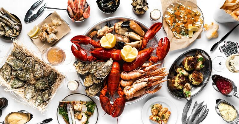 Cần dừng ngay hải sản và đến gặp bác sĩ để được tư vấn