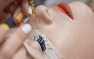 Khóa uốn mi Collagen phủ đen TPHCM tại Linh Chi Academy