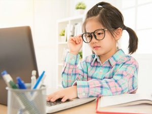 Cận thị không được điều trị đúng cách có thể làm mắt lé