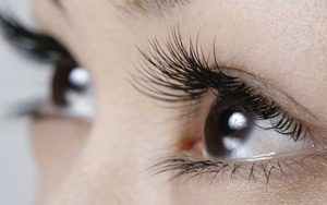 Lông mi dài và cong rất quyến rũ