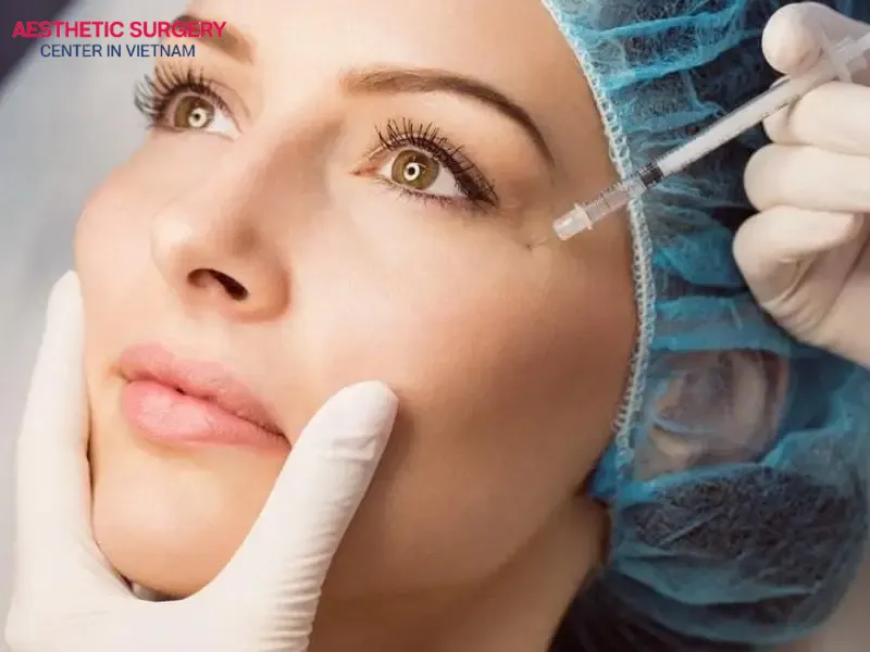 The surgeon administers anesthesia following standard medical protocols for facelifts