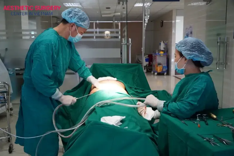 Water-jet liposuction is gentle and minimizes tissue damage