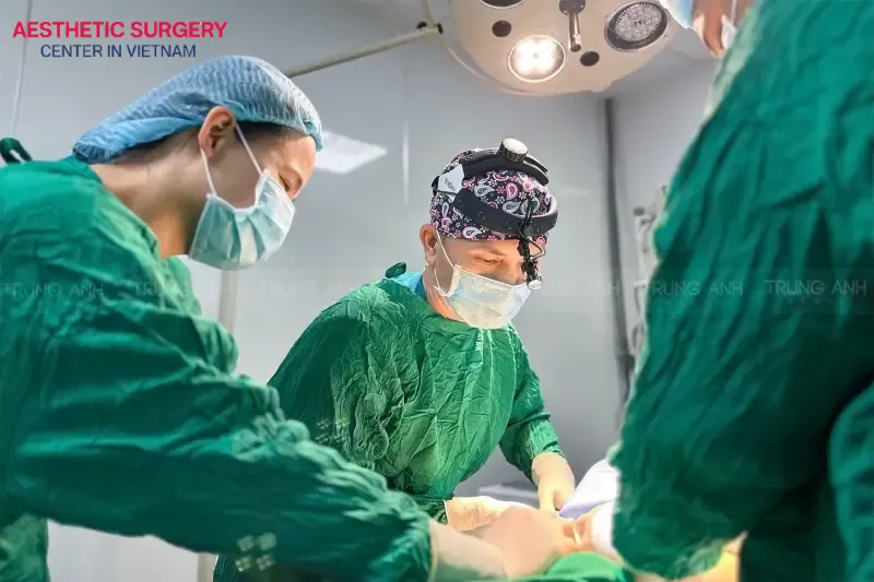 The more advanced the technology, the smaller and less noticeable the scars will be after liposuction