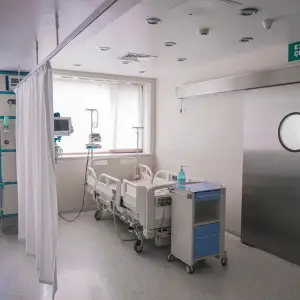 https://cdn.diemnhangroup.com/aestheticsurgeryvietnam.com/2025/09/MLooY6bd-15.webp