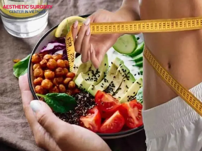 Between weeks 3 and 5 after liposuction, add protein-rich foods and vitamin C-rich vegetables to your diet