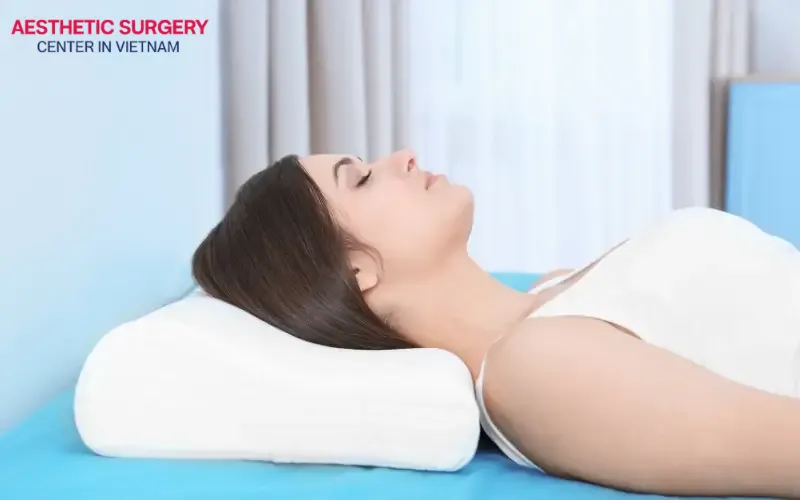 Sleeping on your back with a soft pillow support will help prevent unconscious side-sleeping during recovery