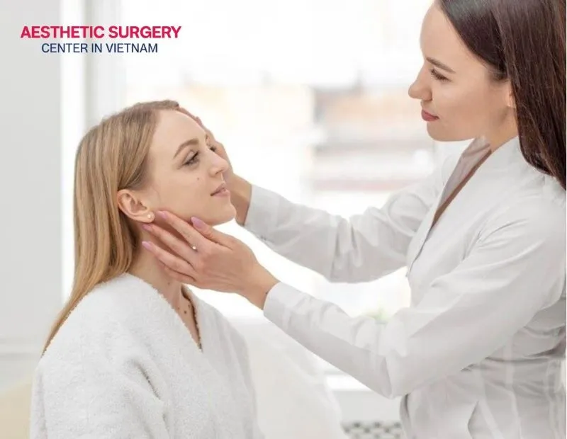 The surgeon will examine the client’s overall facial appearance to ensure the temples look balanced and harmonious with the other facial areas.