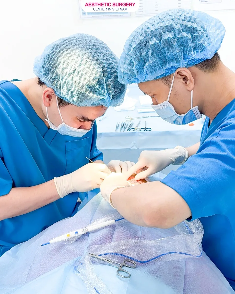 Surgeons at Aesthetic Surgery Center Vietnam always prioritize safety and ensure that every client achieves the most satisfying results after a facial fat grafting procedure.