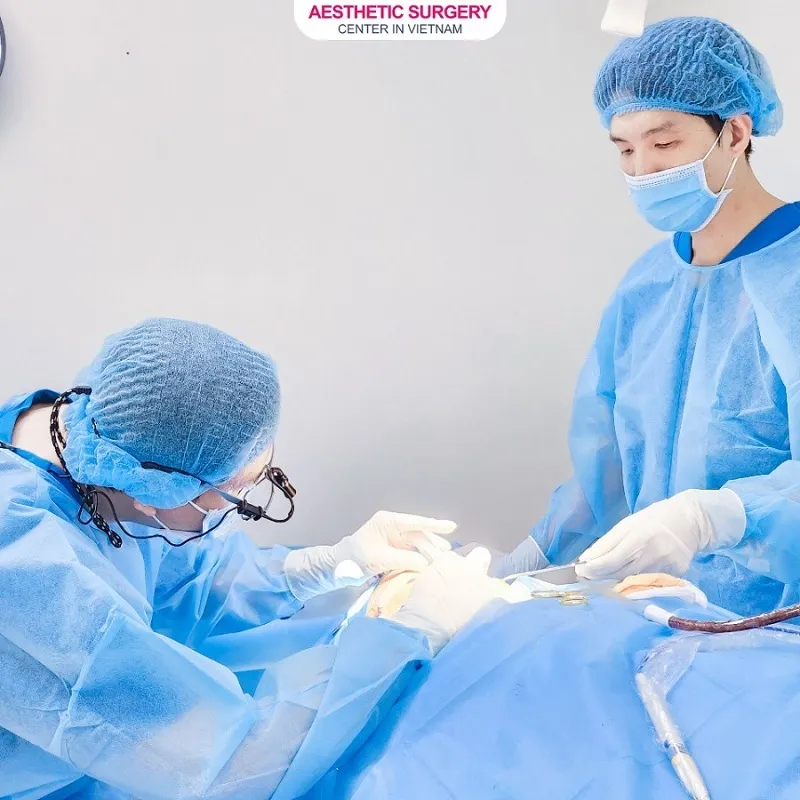 The team of surgeons at Aesthetic Surgery Center in Vietnam has high professional qualifications and rich experience, helping the surgical process be safe and accurate.