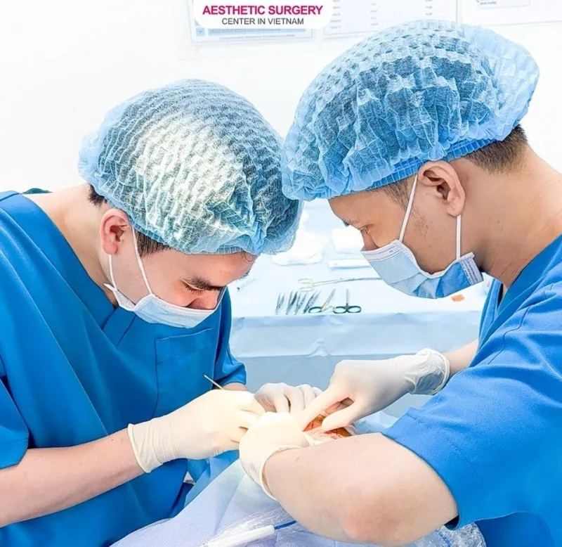 The highly skilled and experienced surgeons at Aesthetic Surgery Center ensure that the combined rhinoplasty and chin augmentation procedure runs smoothly, delivering results that satisfy clients.
