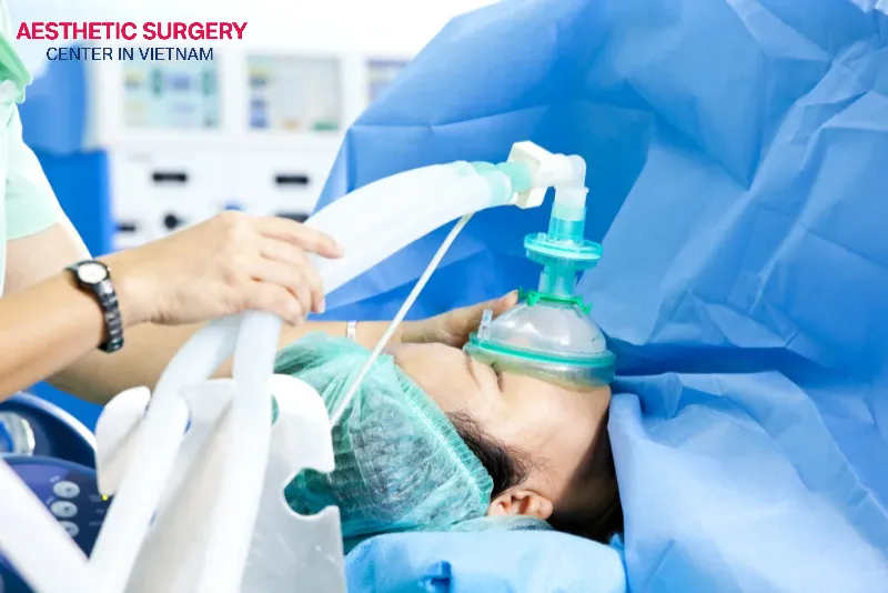 Before performing a Facelift, the surgeon will use either anesthesia or local numbing, depending on your health condition and personal preference.