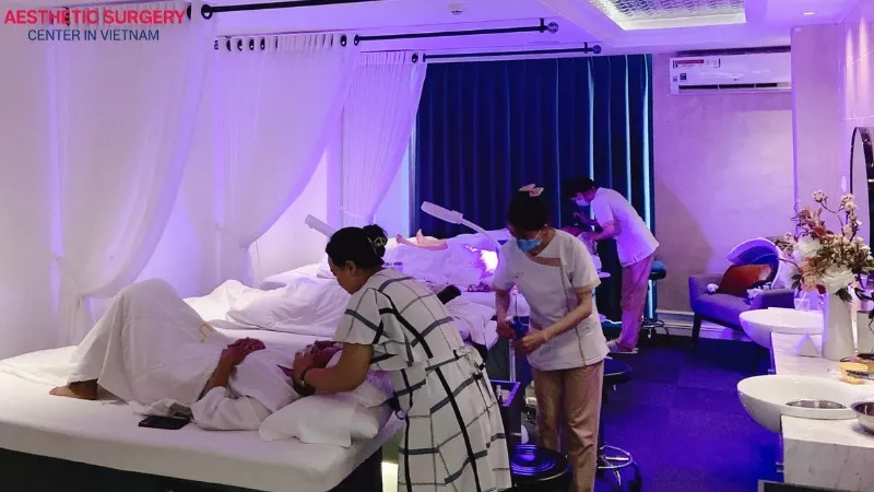 DR. REJU Beauty Medi offers a relaxing and comfortable atmosphere for clients during their service experience.