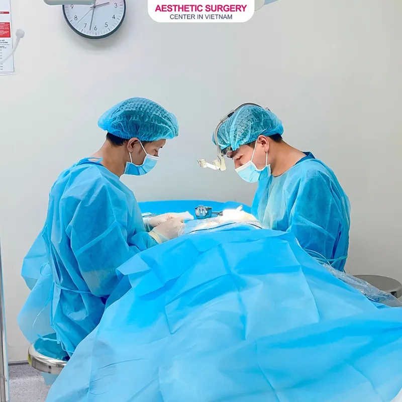 The experienced team of surgeons at Aesthetic Surgery Center will perform the forehead lift surgery meticulously and precisely for clients.