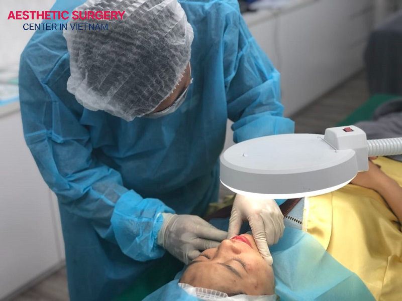 The surgeon will examine the condition of your neck and then recommend the most suitable neck lift method for you.