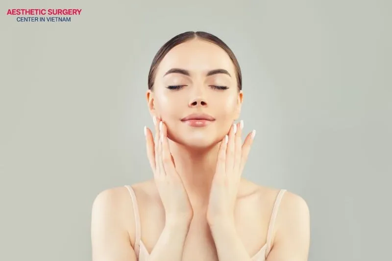 For post-filler skincare, prioritize using gentle, hydrating products with safe, soothing ingredients to help restore and protect your skin barrier.