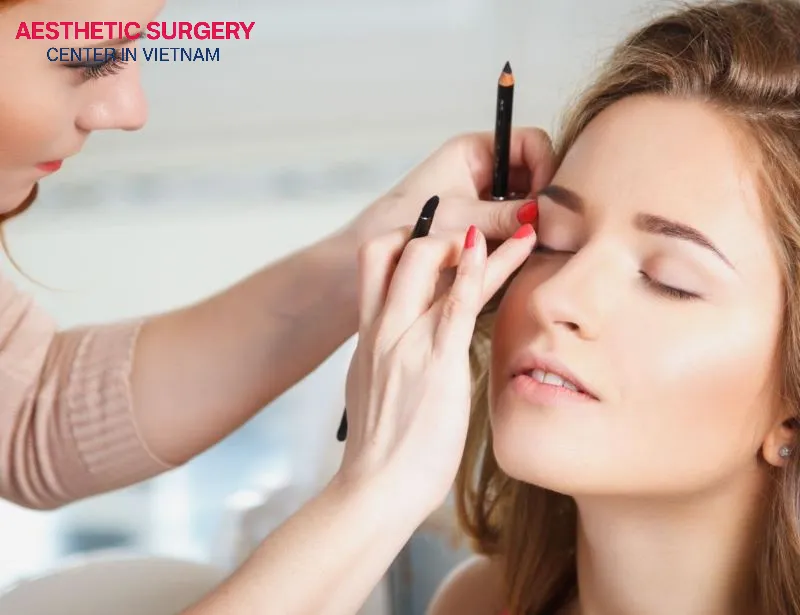 You should never apply makeup immediately after filler injection. It’s best to wait 2–3 days until the filler has fully settled before wearing makeup.