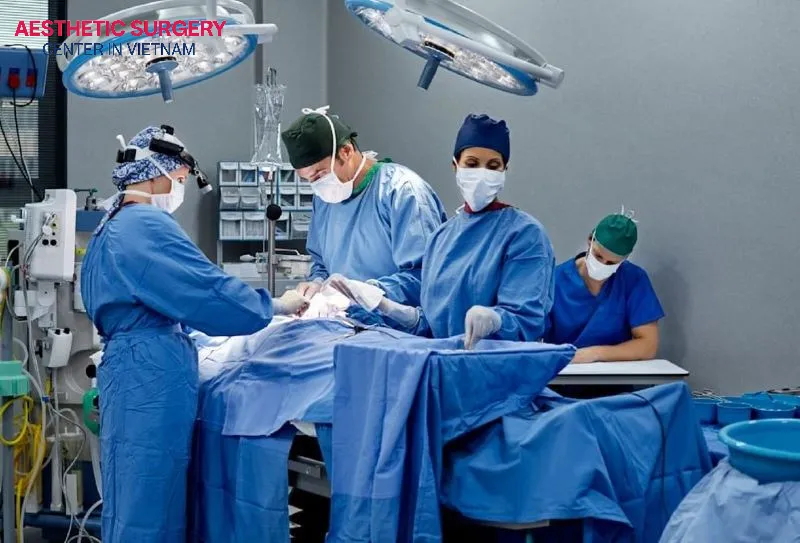 The surgeon will close the incisions using ultra-fine cosmetic sutures to help the skin heal quickly.