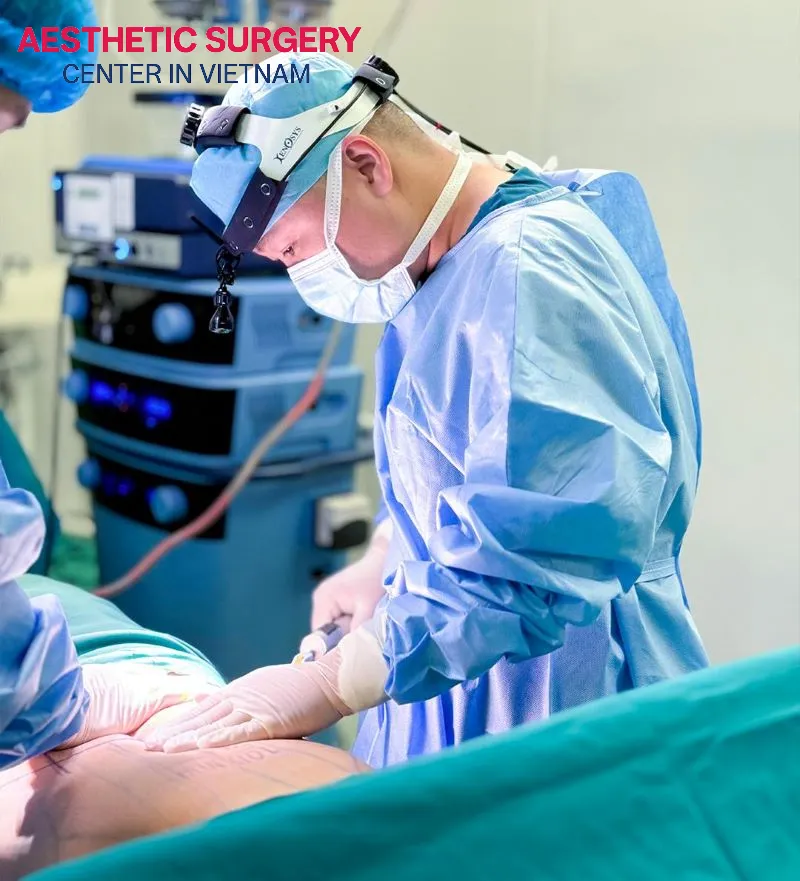 The surgeon performs liposuction using the Tumescent method.