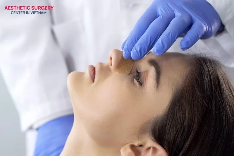 Revision rhinoplasty requires deep intervention and is suitable for individuals who have previously had a nose surgery but did not achieve the desired aesthetic results.