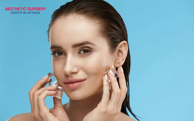 Cold compresses during the first 48 hours help constrict blood vessels and reduce eyelid bruising.