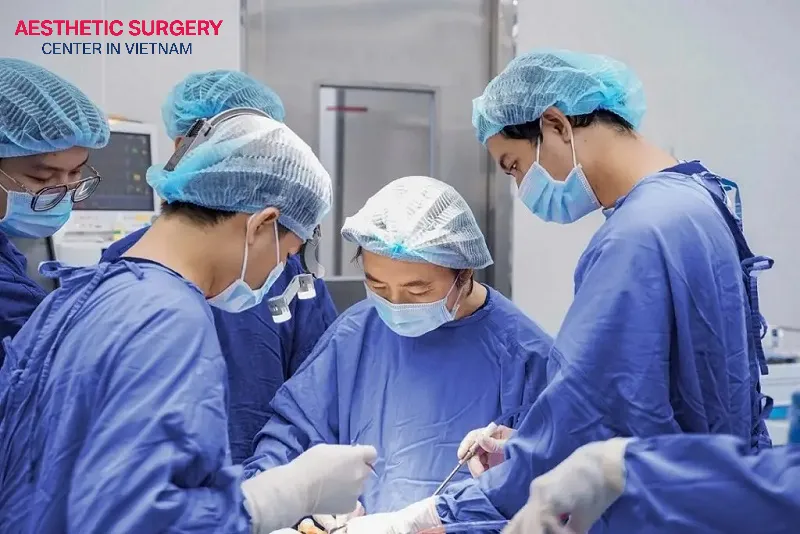 Poor facelift scars after surgery can be caused by the surgeon’s technique.