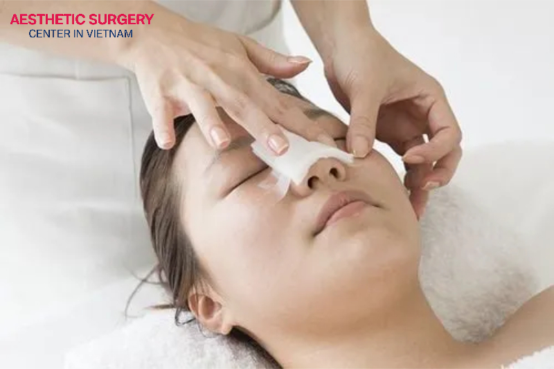 Dorsal hump rhinoplasty offers many aesthetic benefits.